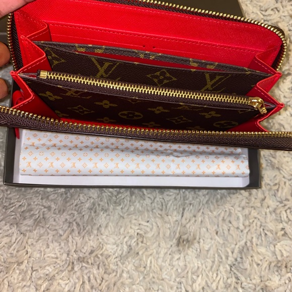 Brand new Louis Vuitton wallet - Picture 5 of 8